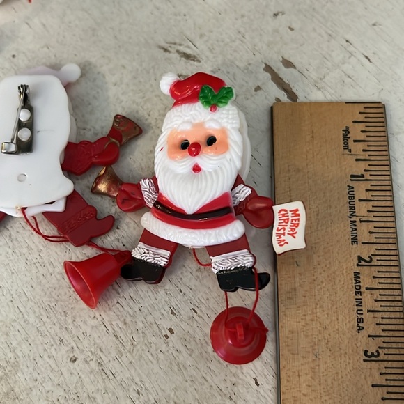Lot MCM Hong Kong articulated movable Santa & Snowman pin brooch - Picture 6 of 6